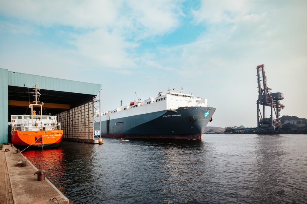 boten terminal havenkraan vck logistics